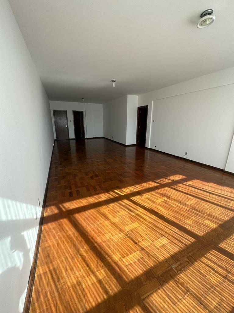 Apartamento para locacao no Centro em Ponta Grossa com 155m² por R$ 1.890,00