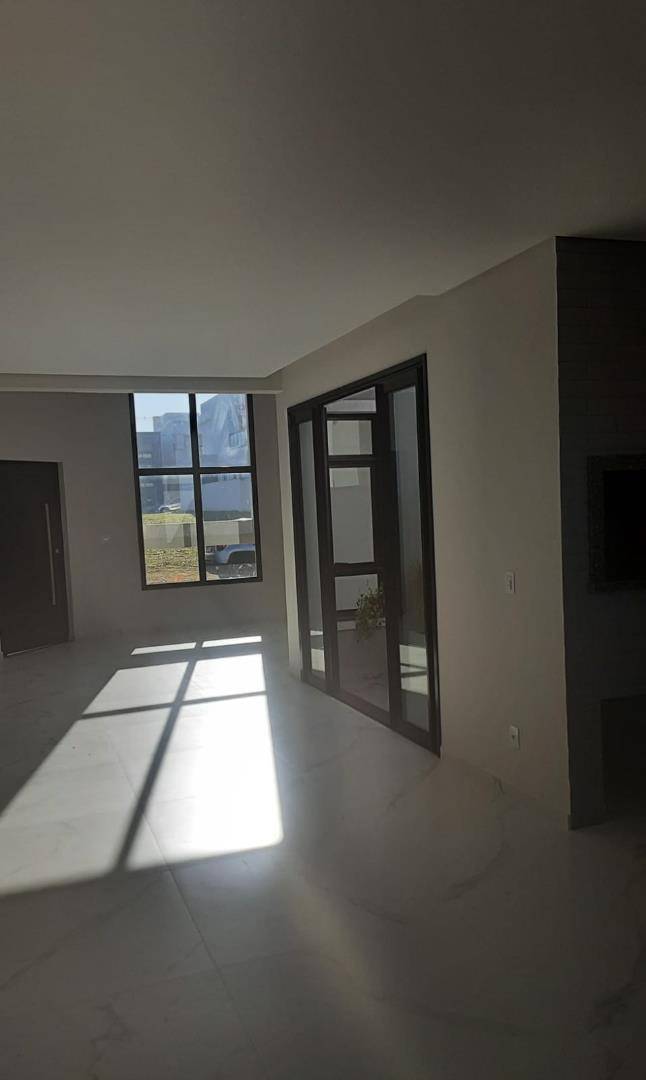 Casa para venda no Cara-cara em Ponta Grossa com 200m² por R$ 685.000,00