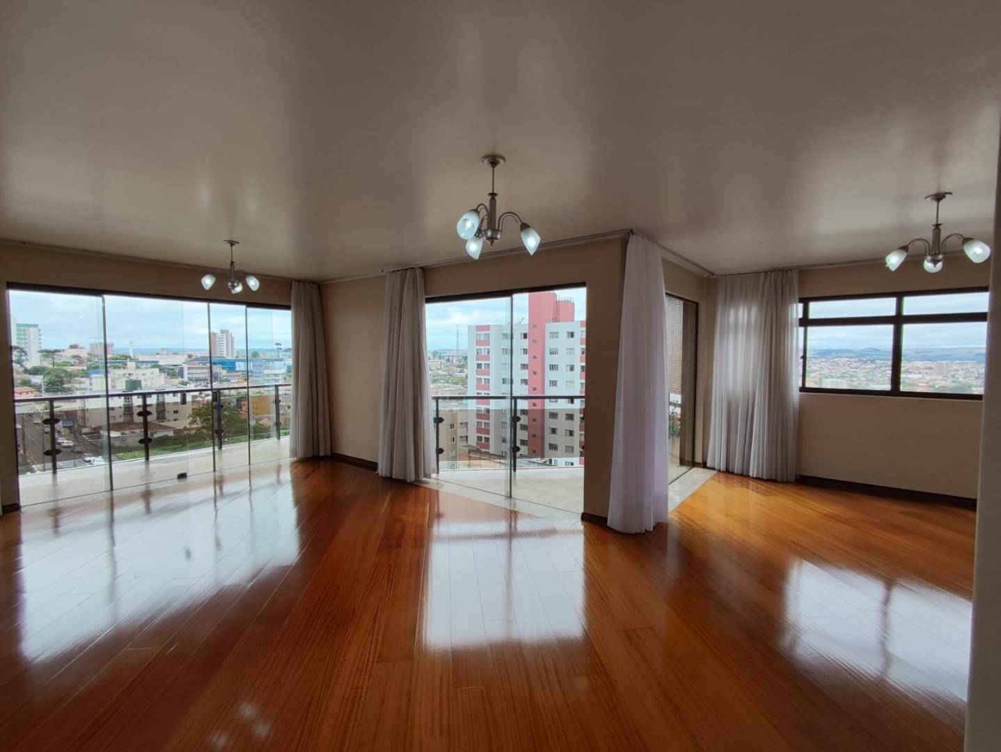 Apartamento para vendalocacaovenda e locacao no Centro em Ponta Grossa com 406m² por R$ 1.190.000,002.990,00