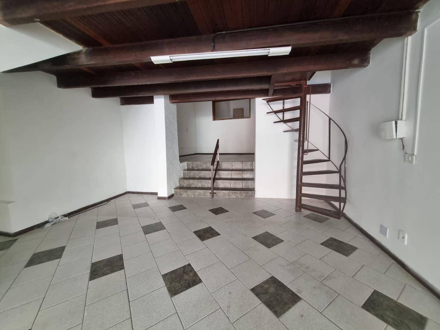 Sala para locacao no Centro em Ponta Grossa com 120m² por R$ 6.500,00