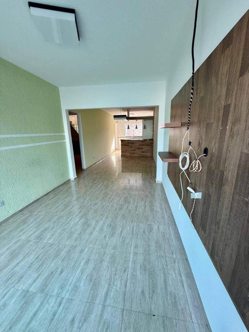 Sobrado para venda no Uvaranas em Ponta Grossa com 300m² por R$ 500.000,00