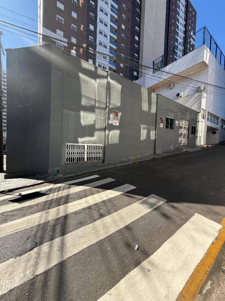 Casa para vendalocacaovenda e locacao no Centro em Ponta Grossa com 200m² por R$ 739.000,002.990,00