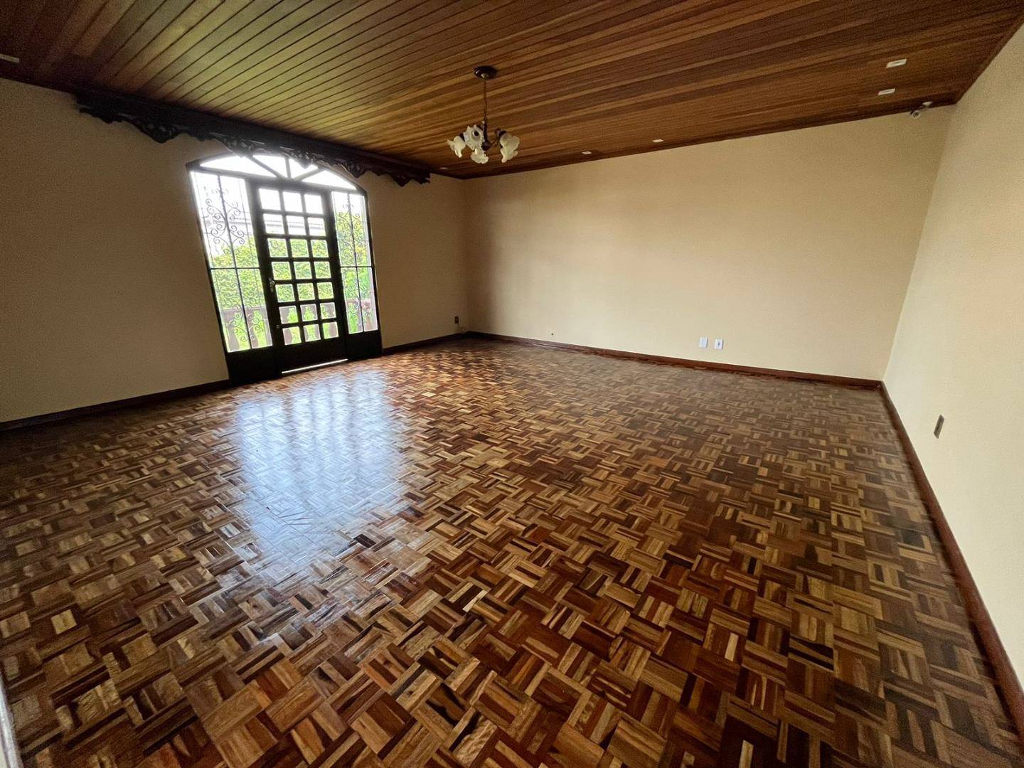 Casa para locacao no Oficinas em Ponta Grossa com 490m² por R$ 3.190,00