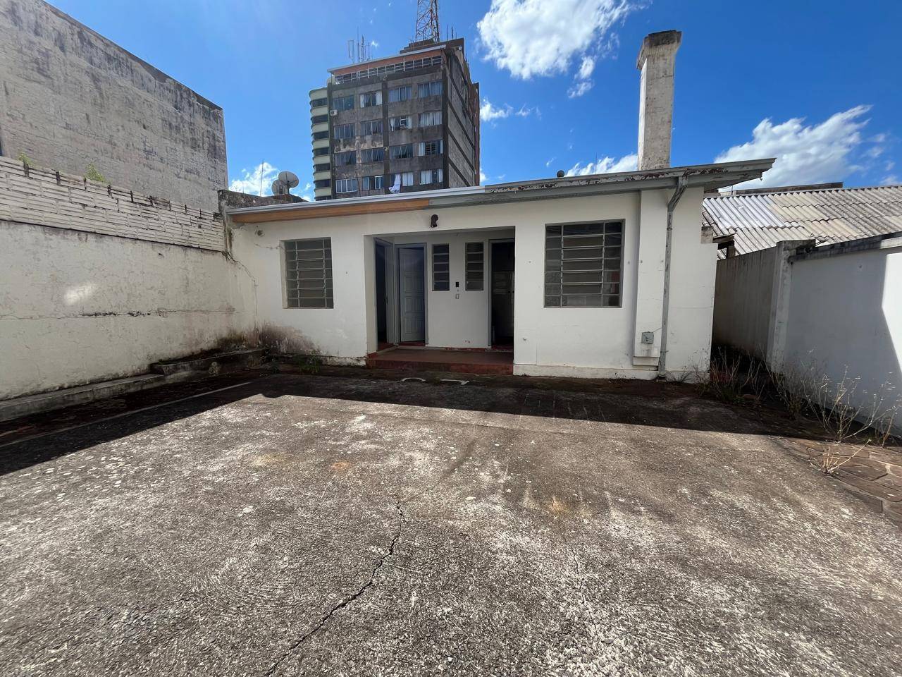 Casa para locacao no Centro em Ponta Grossa com 451,01m² por R$ 4.990,00