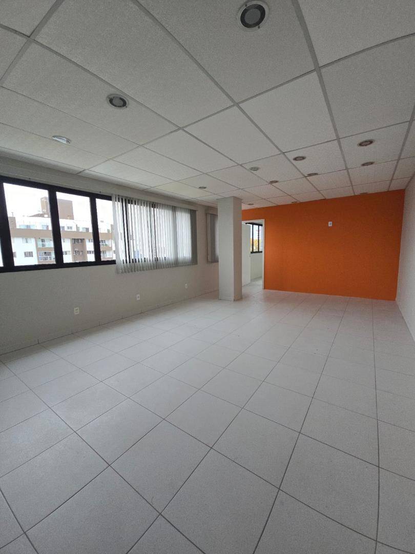 Sala para locacao no Centro em Ponta Grossa com 56m² por R$ 1.500,00