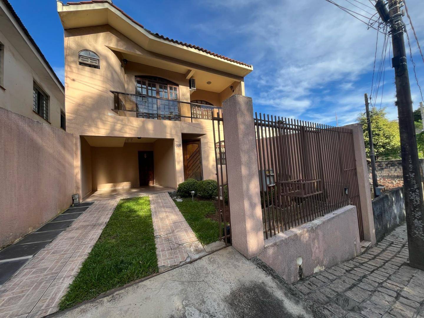 Sobrado para venda no Centro em Ponta Grossa com 457,87m² por R$ 1.100.000,00