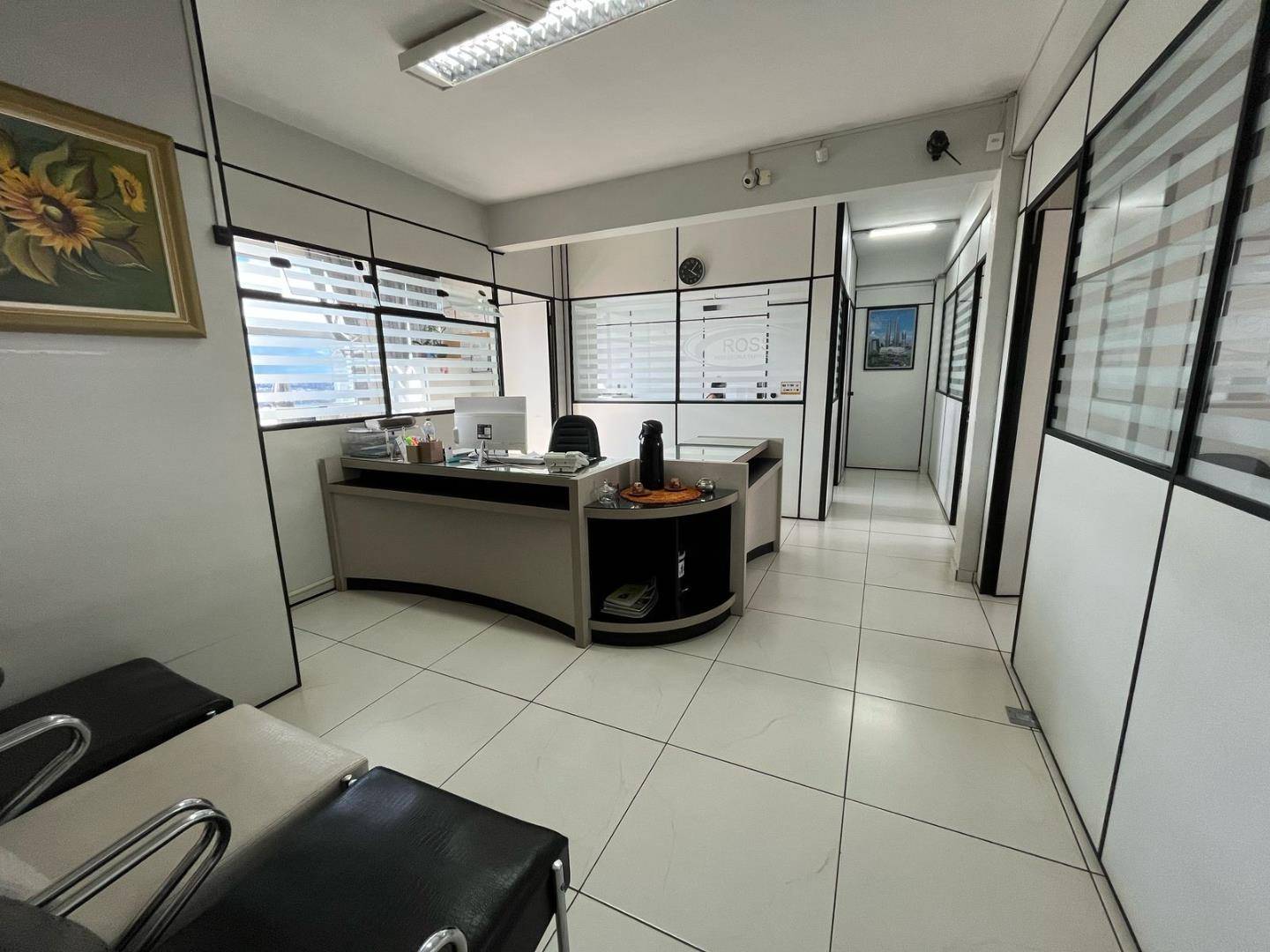 Sala para vendalocacaovenda e locacao no Centro em Ponta Grossa com 134m² por R$ 380.000,002.000,00