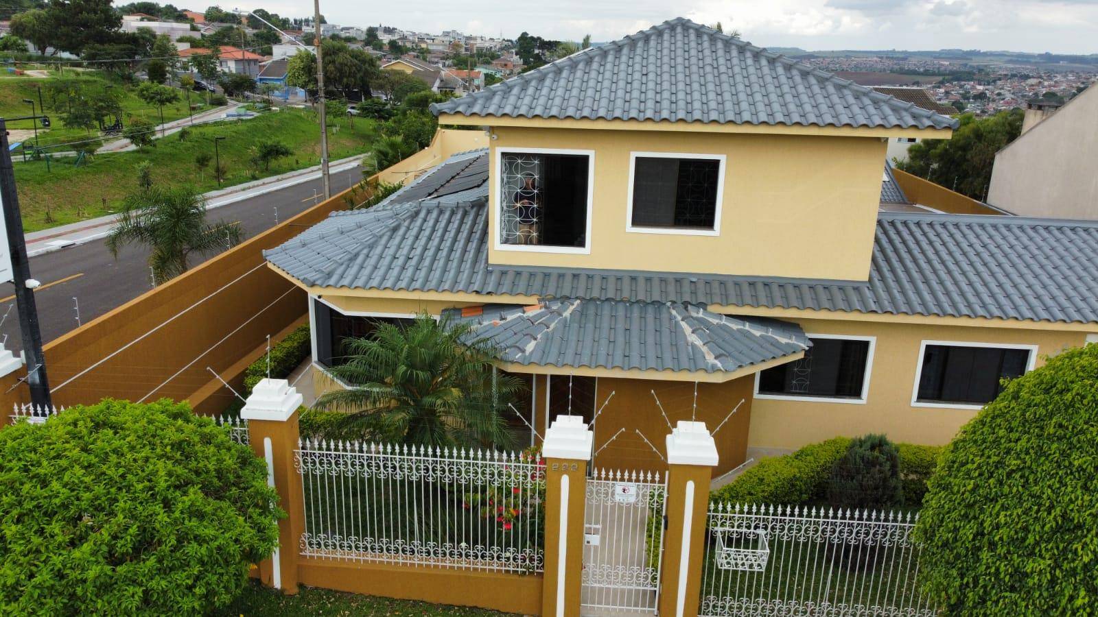Casa para vendalocacaovenda e locacao no Jardim Carvalho em Ponta Grossa com 600m² por R$ 1.490.000,007.000,00