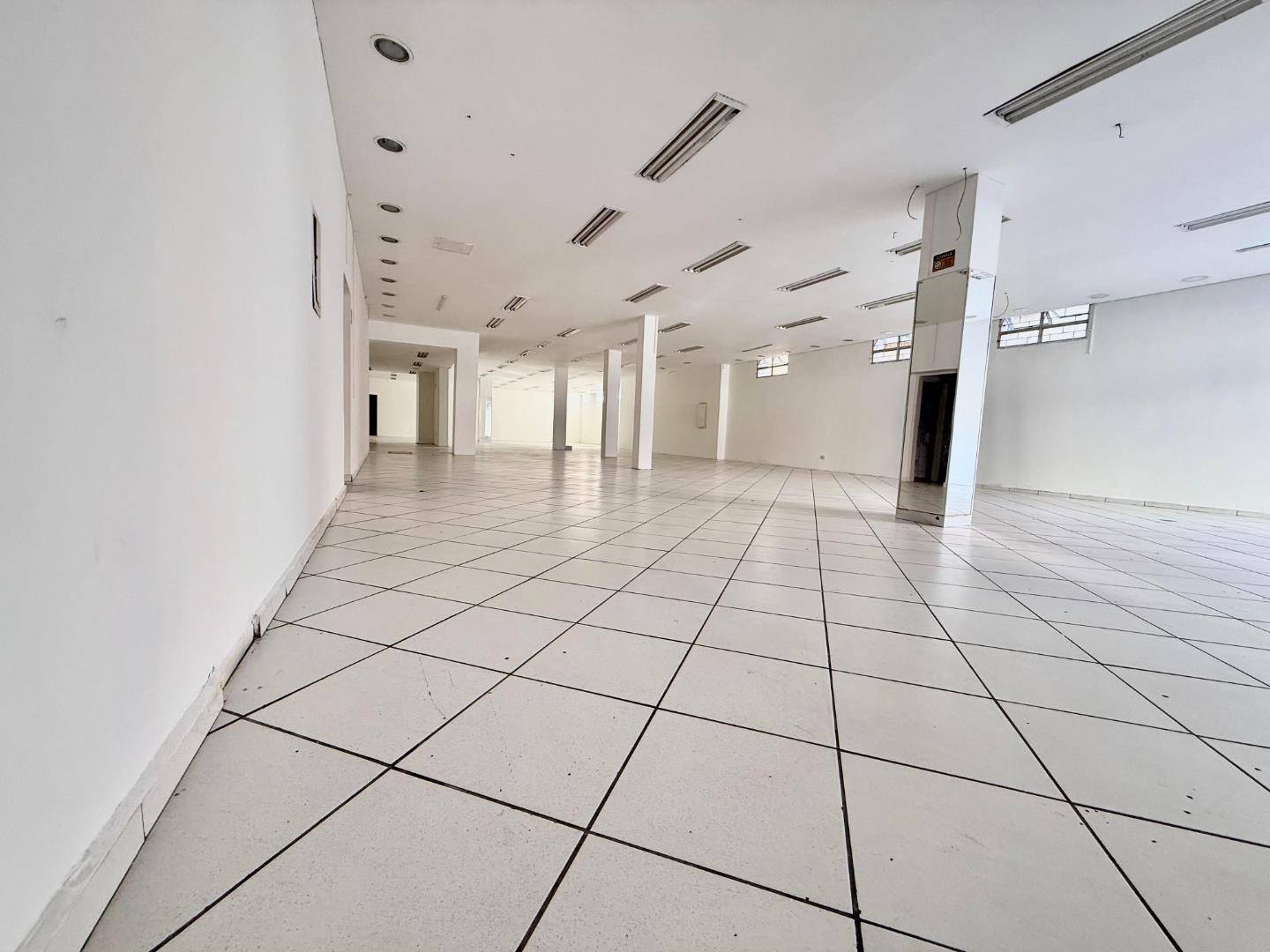 Sala para locacao no Centro em Ponta Grossa com 850m² por R$ 26.990,00