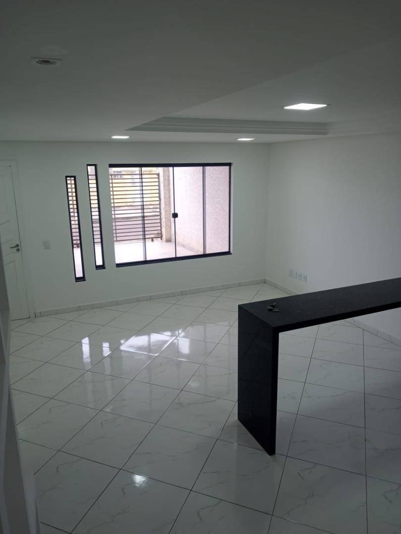 Sobrado para locacao no Uvaranas em Ponta Grossa com 70m² por R$ 2.300,00