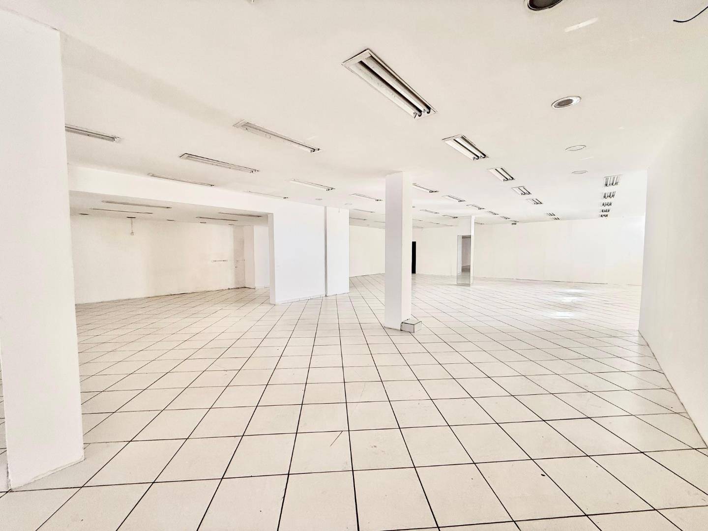 Sala para locacao no Centro em Ponta Grossa com 550m² por R$ 15.990,00