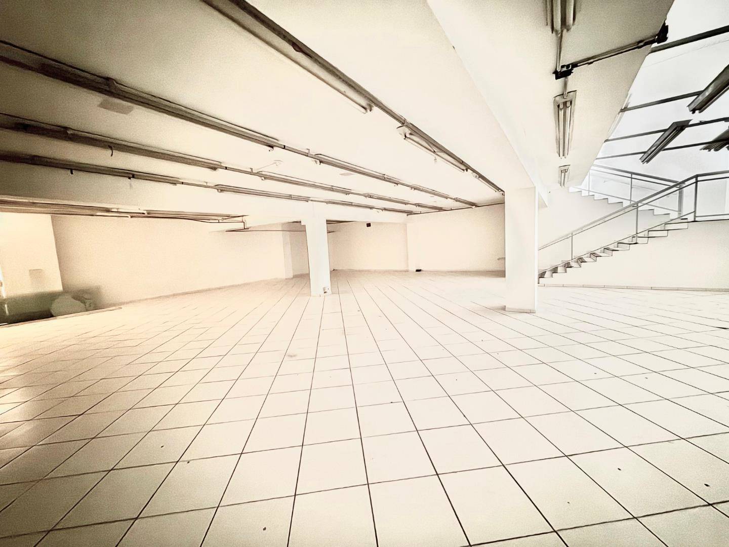Sala para locacao no Centro em Ponta Grossa com 550m² por R$ 15.990,00