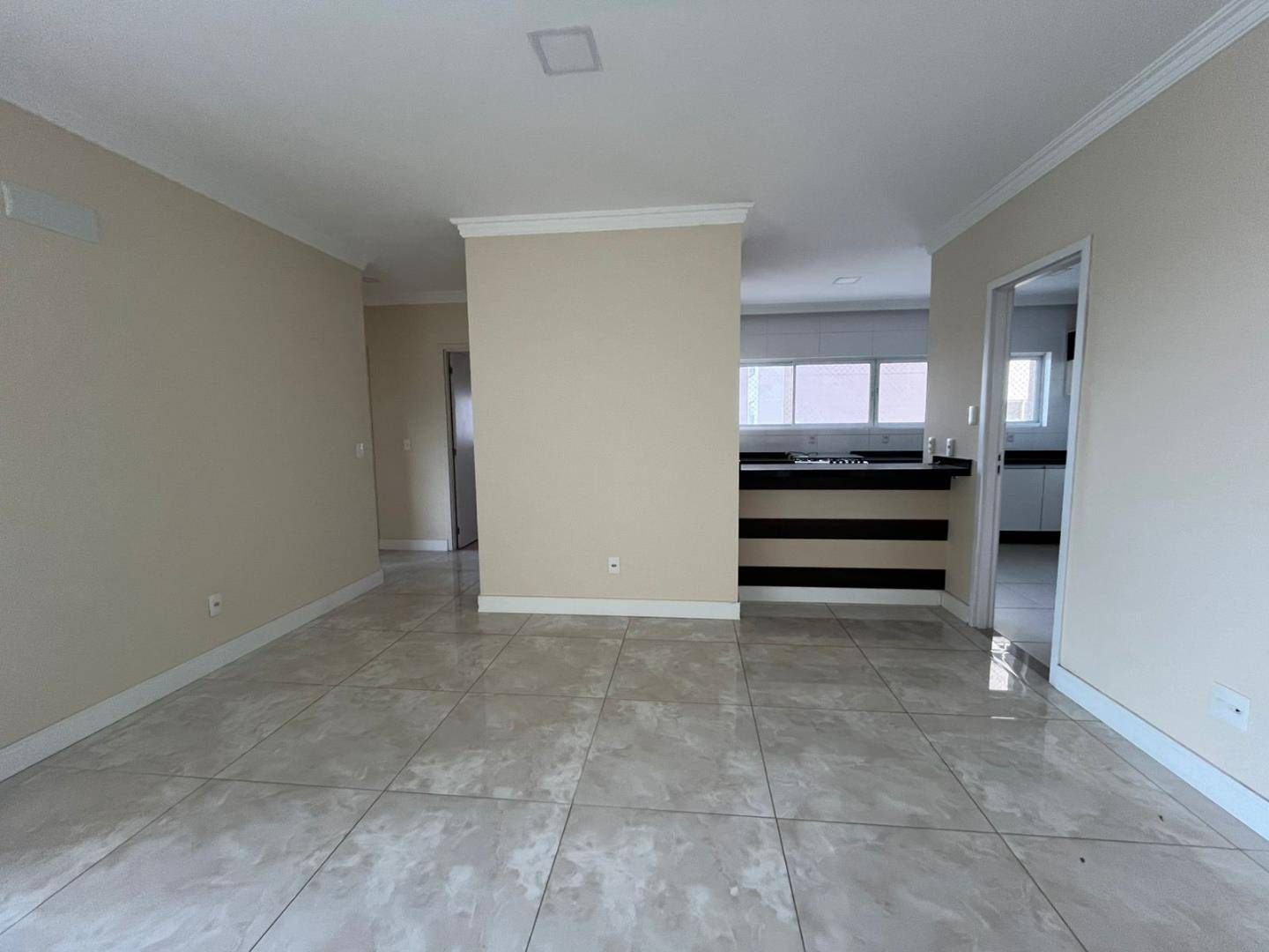 Apartamento para locacao no Oficinas em Ponta Grossa com 218m² por R$ 4.200,00