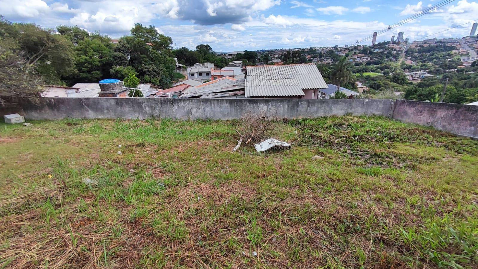 Terreno para venda no Uvaranas em Ponta Grossa com 462m² por R$ 190.000,00