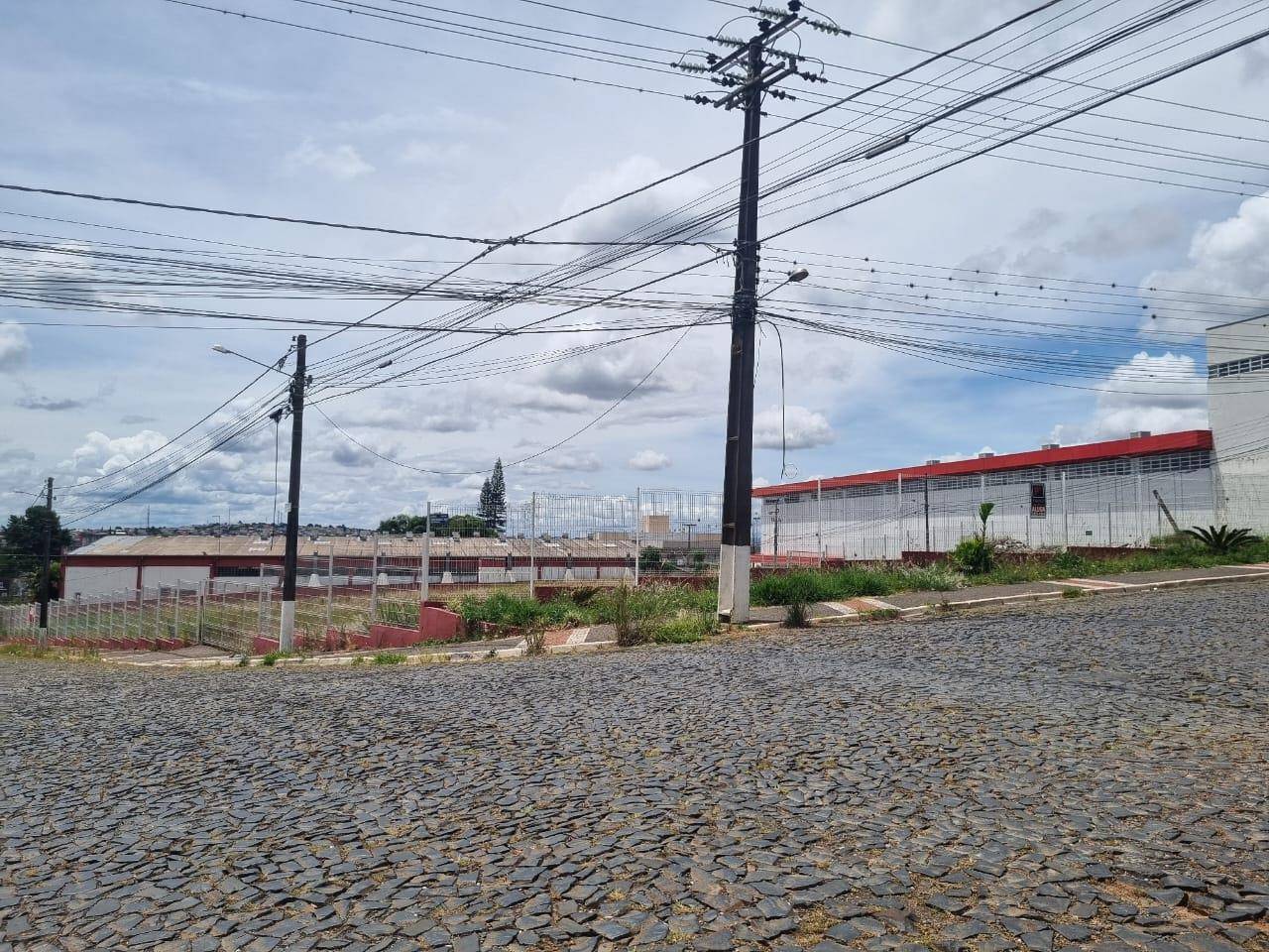 Terreno para locacao no Jardim Carvalho em Ponta Grossa com 2.450m² por R$ 8.000,00