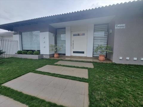 Casa para locacao no Jardim Carvalho em Ponta Grossa com 231,53m² por R$ 12.000,00