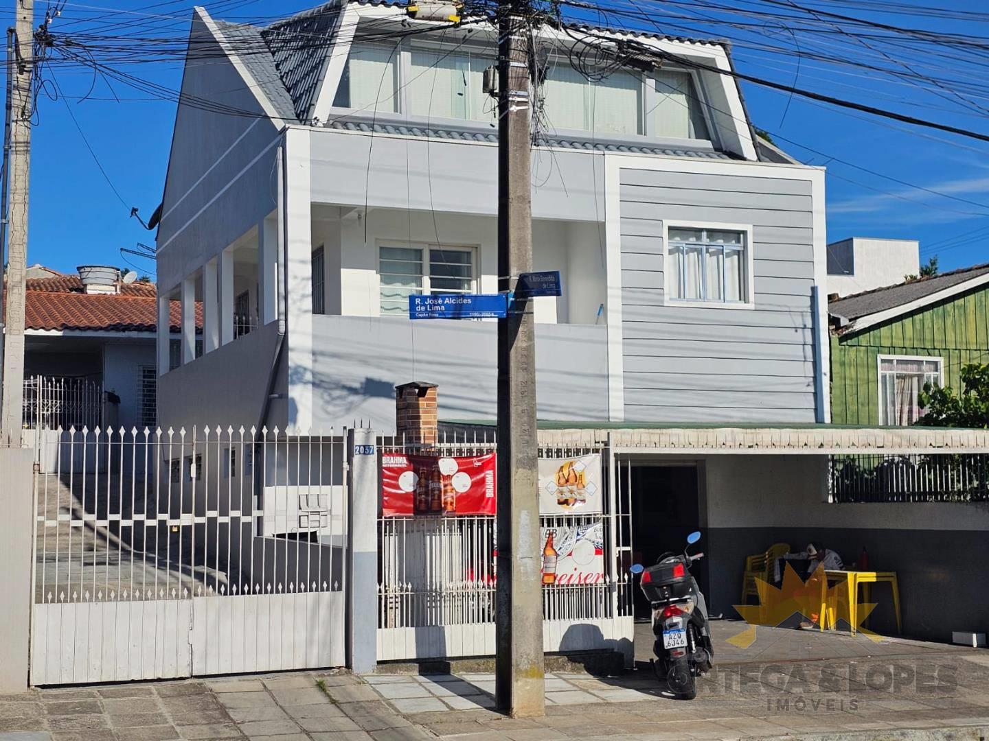 Sobrado para venda no Capao Raso em Curitiba com 256m² por R$ 1550000