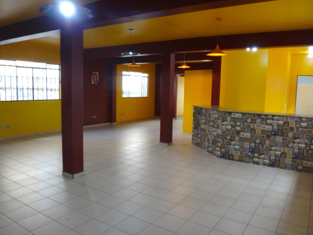 Loja para locacao no Agua Verde em Curitiba com 145m² por R$ 8.800,00
