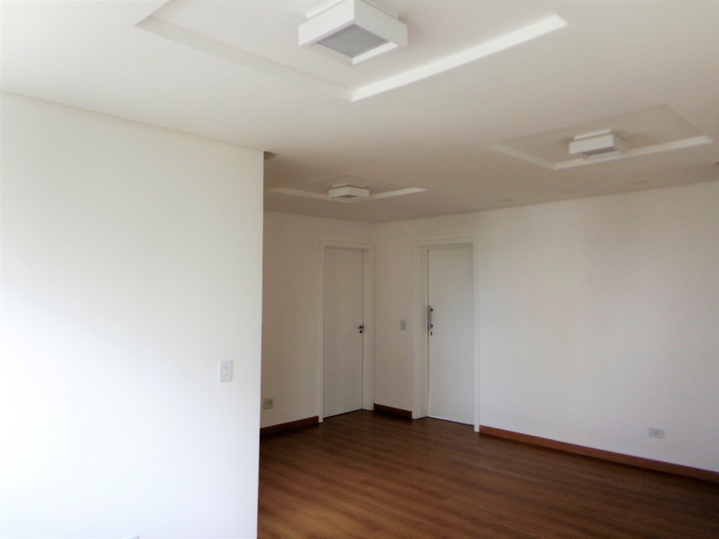 Apartamento para locacao no Agua Verde em Curitiba com 146m² por R$ 3.960,00