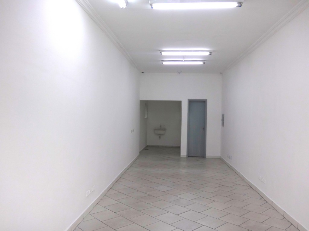 Loja para locacao no Novo Mundo em Curitiba com 77m² por R$ 3.850,00