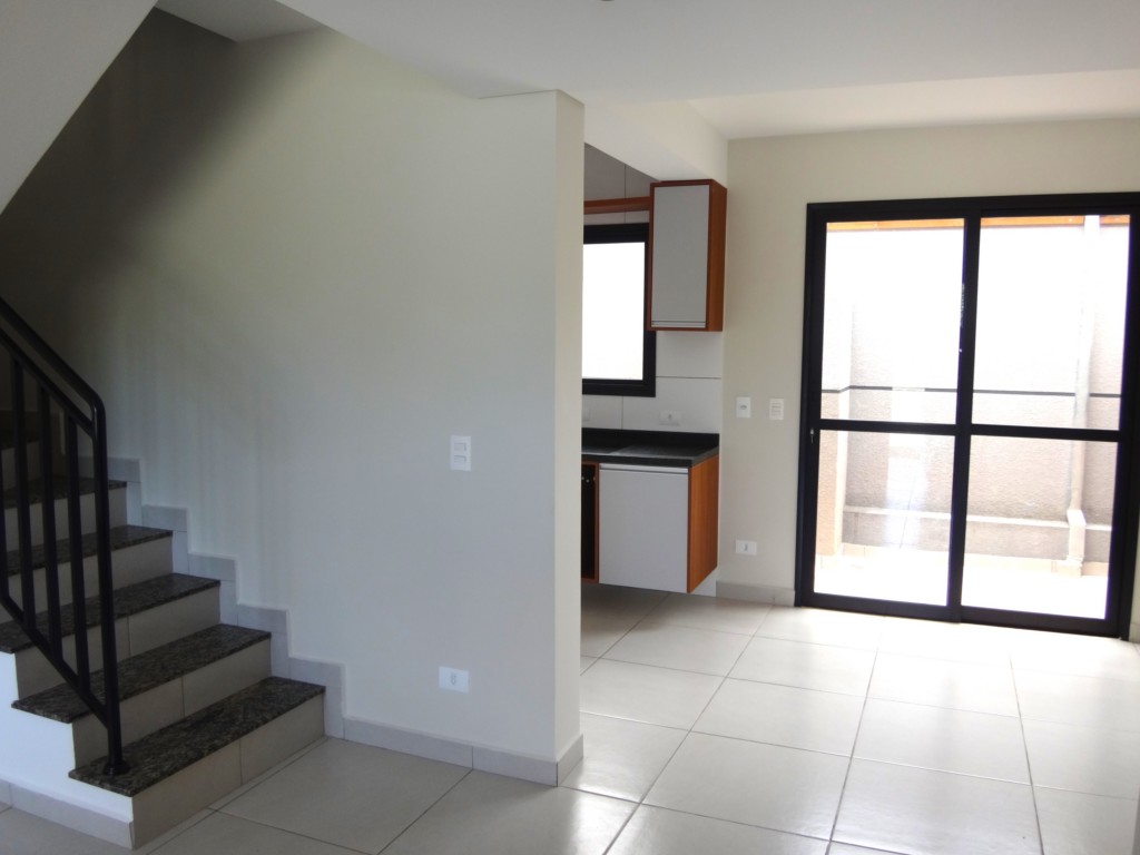 Sobrado para locacao no Barreirinha em Curitiba com 102m² por R$ 3.300,00