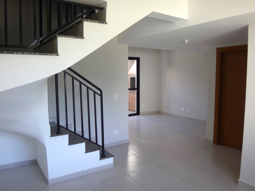 Sobrado para locacao no Barreirinha em Curitiba com 102m² por R$ 3.520,00