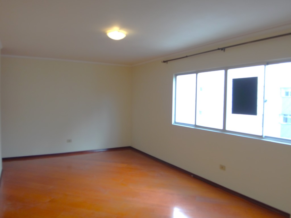 Apartamento para locacao no Agua Verde em Curitiba com 0m² por R$ 3.850,00