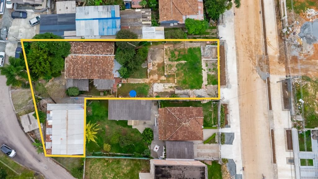 Terreno para venda no Campina do Siqueira em Curitiba com 667m² por R$ 2.100.000,00