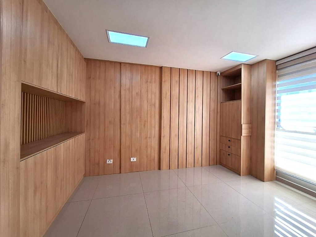 Imóveis Comerciais para locacao no Centro em Curitiba com 0m² por R$ 2.000,00