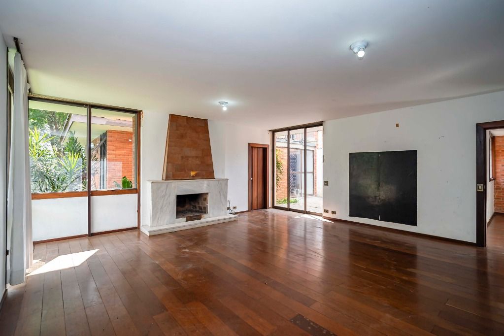 Casa Residencial para locacao no Alto da Rua XV em Curitiba com 0,00m² por R$ 12.000,00