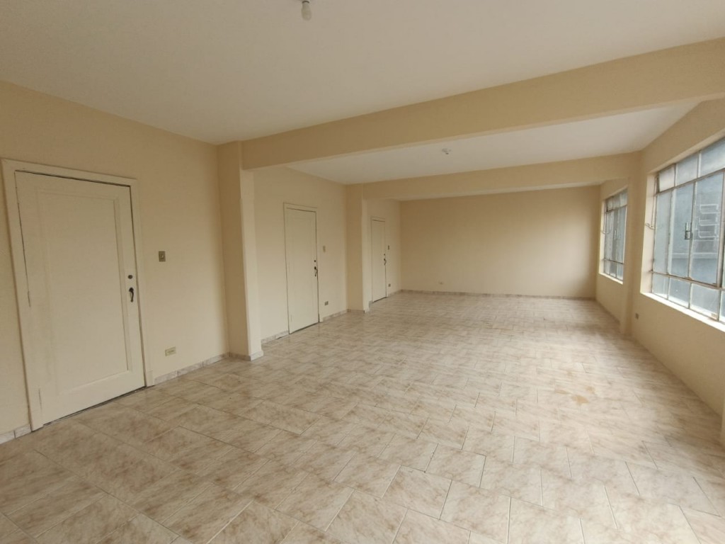 Imovel Comercial para locacao no Centro em Curitiba com 111,00m² por R$ 1.300,00