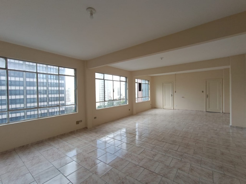Imovel Comercial para locacao no Centro em Curitiba com 111,00m² por R$ 1.300,00