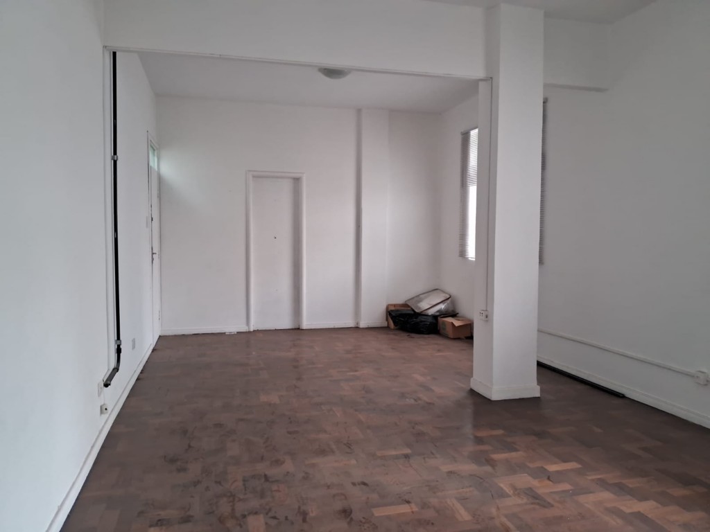 Imovel Comercial para locacao no Centro em Curitiba com 30,00m² por R$ 700,00