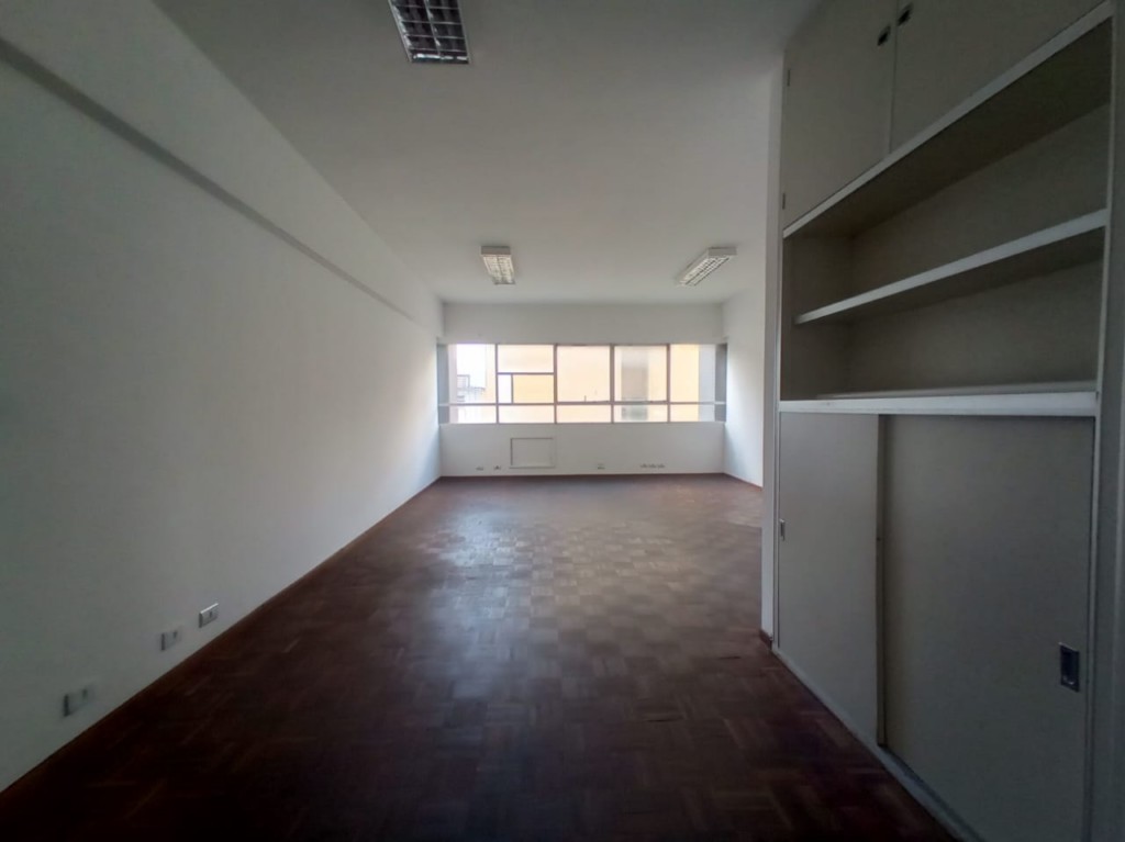 Imovel Comercial para locacao no Centro em Curitiba com 53,00m² por R$ 850,00