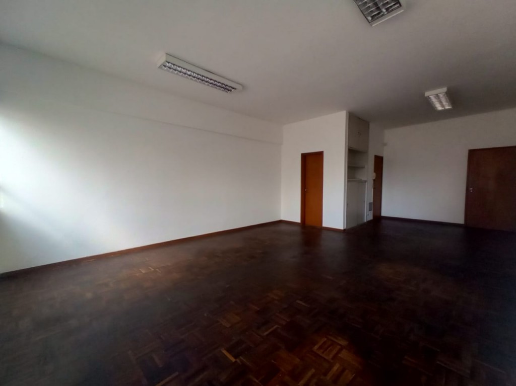 Imovel Comercial para locacao no Centro em Curitiba com 53,00m² por R$ 850,00