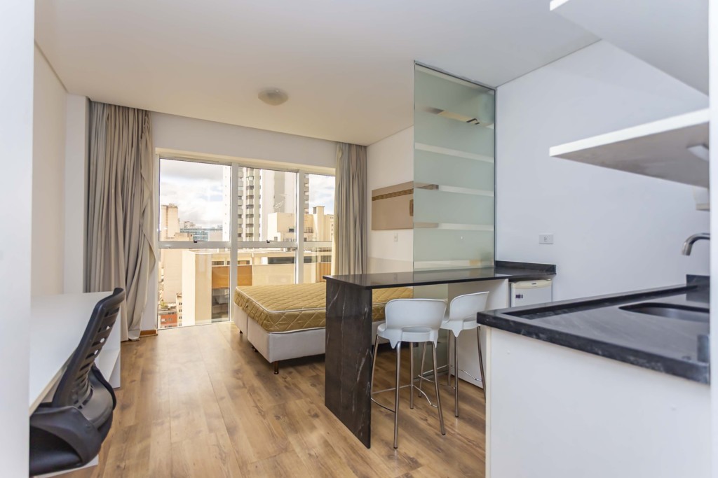 Apartamento para locacao no Centro em Curitiba com 43,00m² por R$ 1.600,00