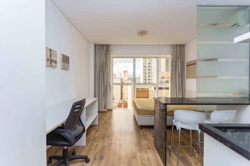Apartamento para locacao no Centro em Curitiba com 43,00m² por R$ 1.600,00
