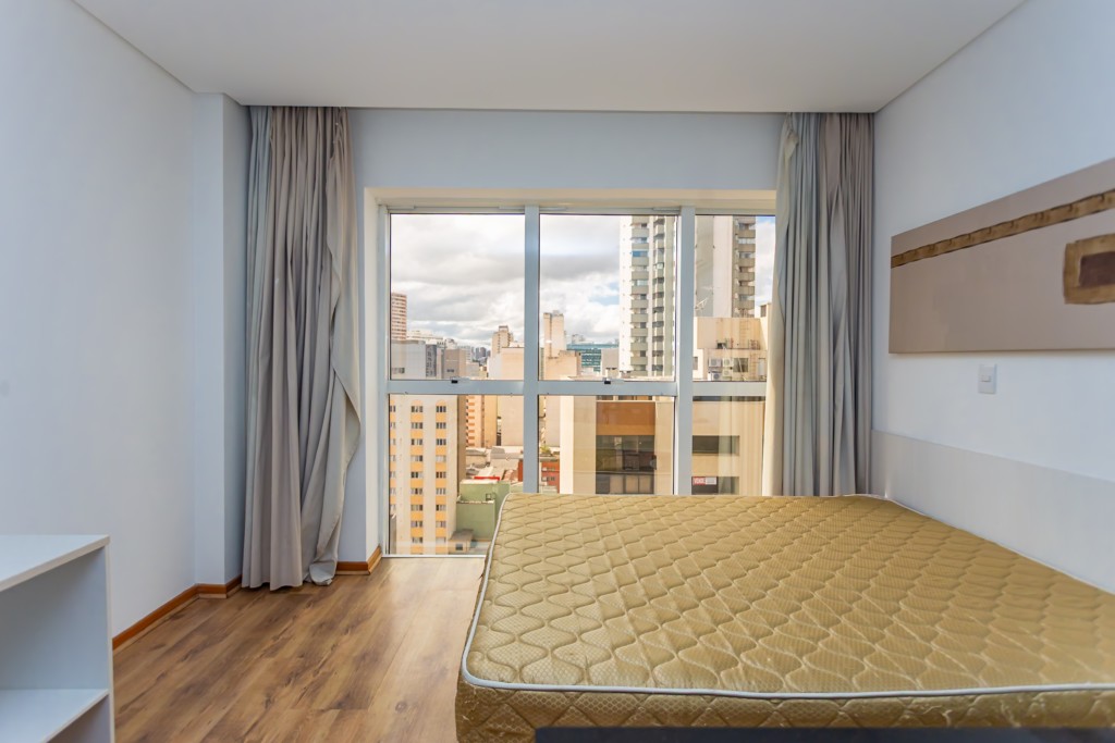 Apartamento para locacao no Centro em Curitiba com 43,00m² por R$ 1.600,00