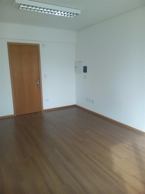 Imovel Comercial para locacao no Centro em Curitiba com 38,04m² por R$ 700,00