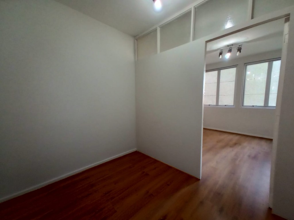 Imovel Comercial para locacao no Centro em Curitiba com 37,40m² por R$ 500,00