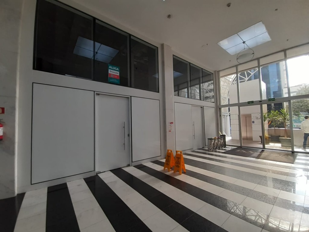 Loja para locacao no Centro em Curitiba com 391,70m² por R$ 6.000,00