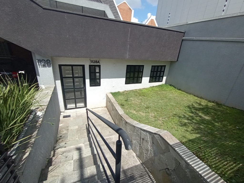 Casa Comercial para locacao no Bigorrilho em Curitiba com 62,00m² por R$ 2.100,00