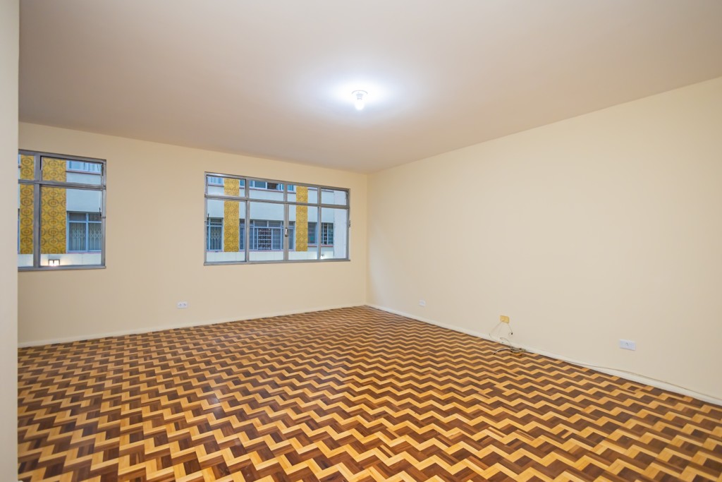 Apartamento para locacao no Centro em Curitiba com 173,68m² por R$ 2.700,00