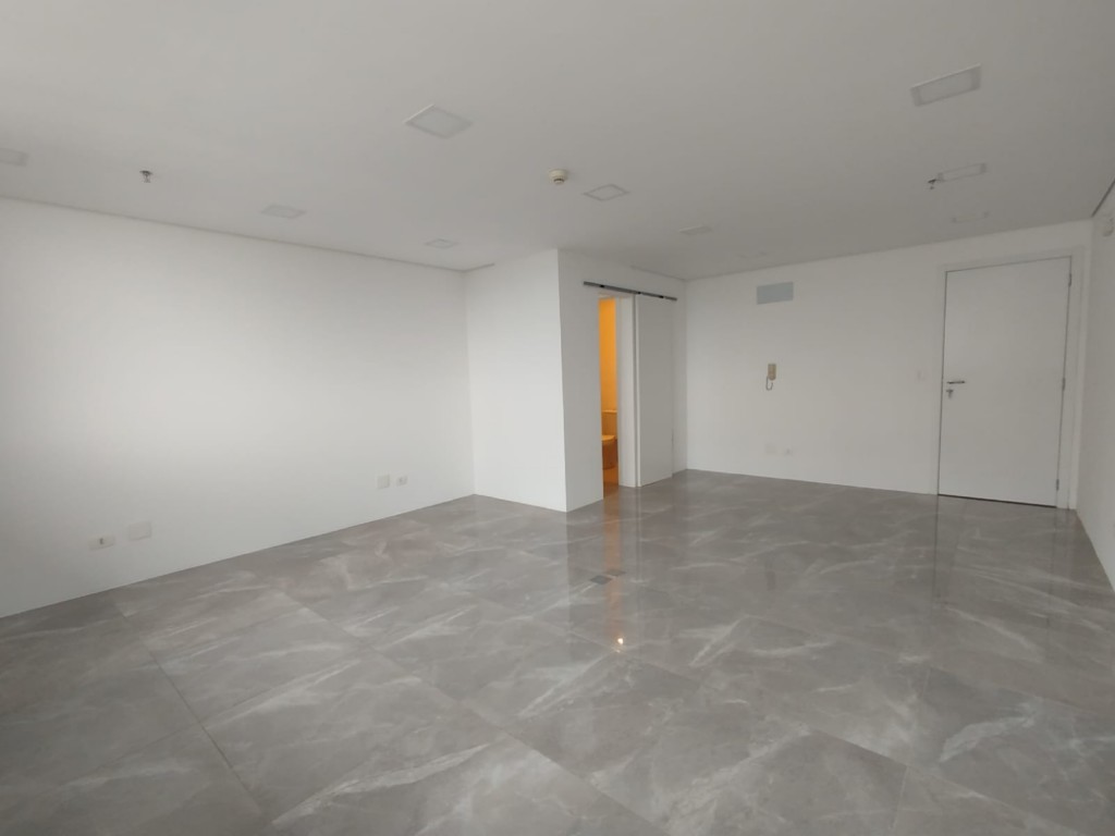 Imovel Comercial para locacao no Campo Comprido em Curitiba com 103,93m² por R$ 2.400,00
