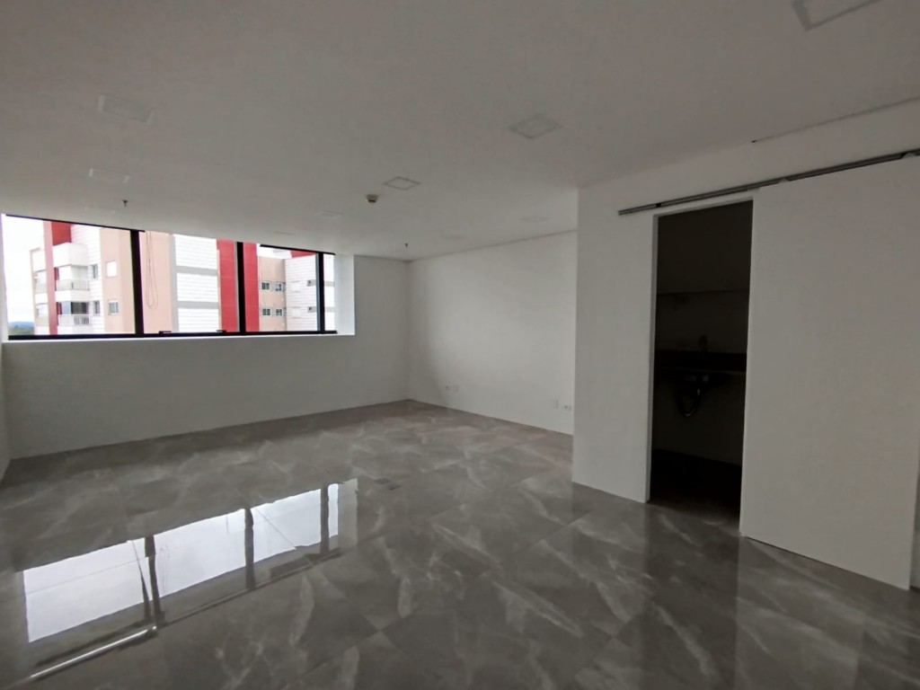 Imovel Comercial para locacao no Campo Comprido em Curitiba com 103,93m² por R$ 2.400,00