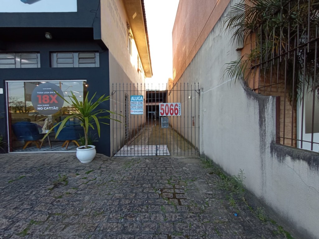 Casa Comercial para locacao no Uberaba em Curitiba com 93,80m² por R$ 3.700,00