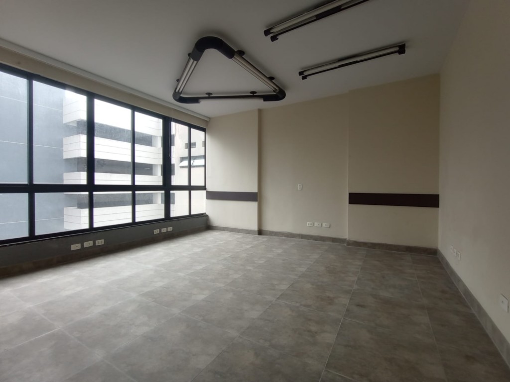 Imovel Comercial para locacao no Centro em Curitiba com 36,27m² por R$ 700,00