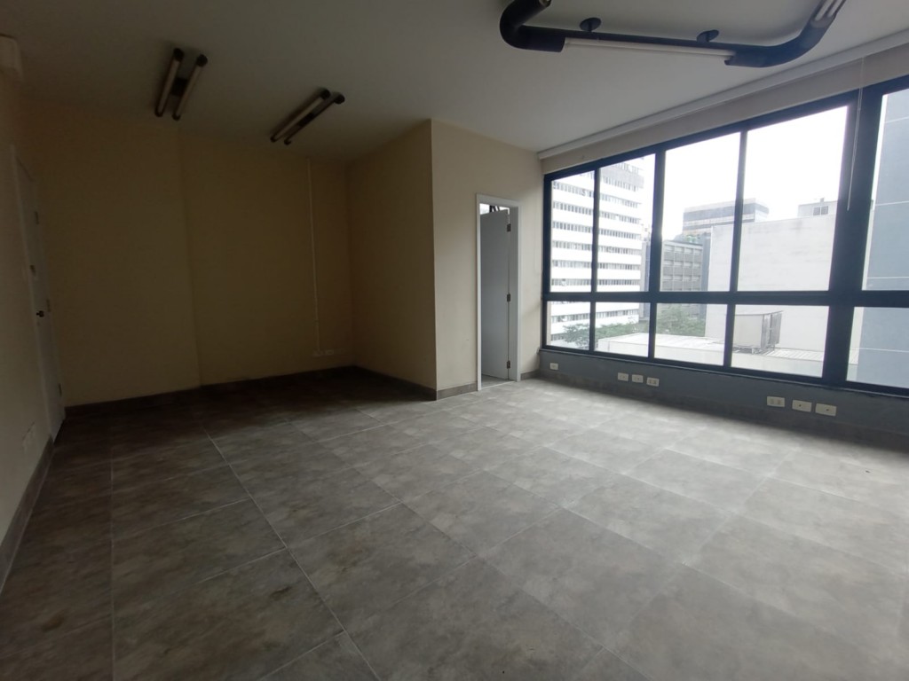 Imovel Comercial para locacao no Centro em Curitiba com 36,27m² por R$ 700,00