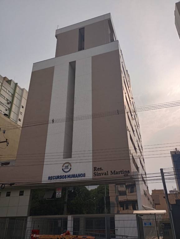Apartamento para locacao no Centro em Curitiba com 75,00m² por R$ 2.400,00