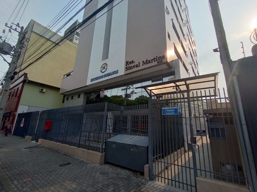 Apartamento para locacao no Centro em Curitiba com 75,00m² por R$ 2.400,00